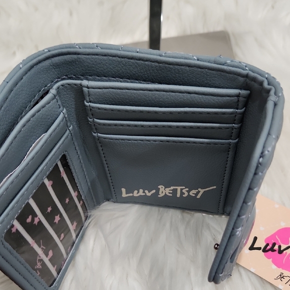 🔹️Betsey Johnson🔹️ Denim LBCASH Blue Heart Quilted Wallet - Picture 8 of 8